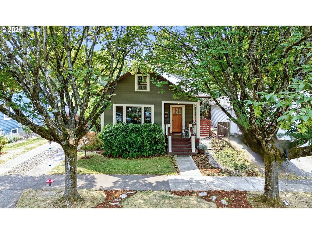 1522 Se CARLTON St, Portland, OR 97202