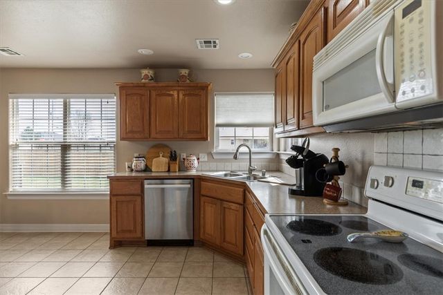 101 Fox RUN, Centerton, AR 72719