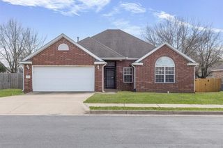 101 Fox RUN, Centerton, AR 72719