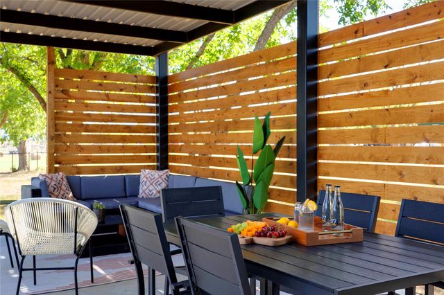 849 W Live Oak ST, Fredericksburg, TX 78624