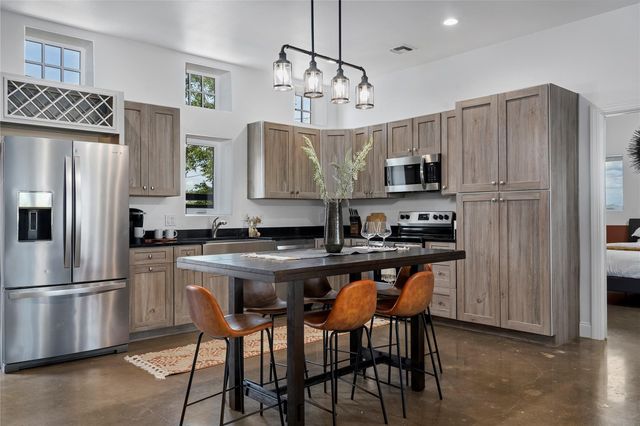 849 W Live Oak ST, Fredericksburg, TX 78624