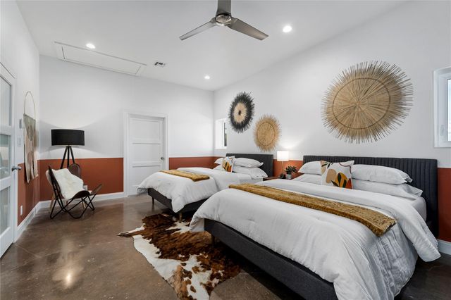 849 W Live Oak ST, Fredericksburg, TX 78624