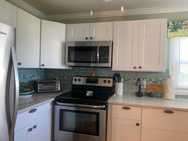 175 Beach Ave 1, Hull, MA 02045