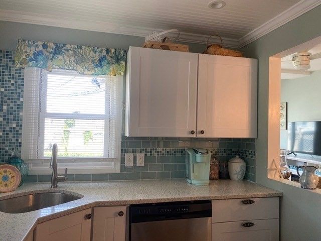 175 Beach Ave 1, Hull, MA 02045