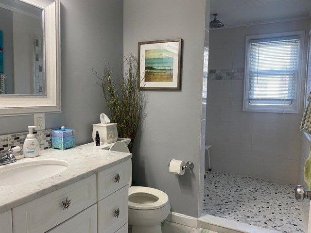 175 Beach Ave 1, Hull, MA 02045