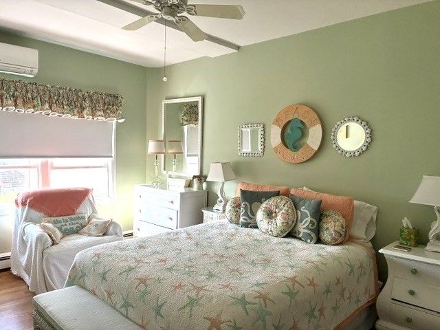 175 Beach Ave 1, Hull, MA 02045