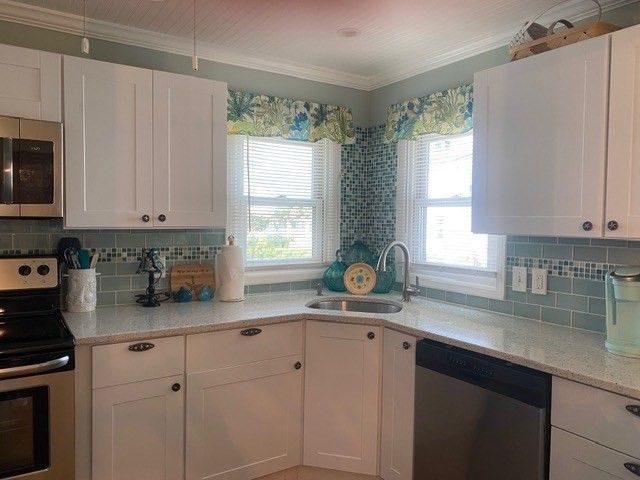 175 Beach Ave 1, Hull, MA 02045