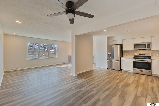 5041 S 93rd Street, Omaha, NE 68127