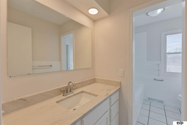 5041 S 93rd Street, Omaha, NE 68127