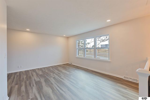 5041 S 93rd Street, Omaha, NE 68127