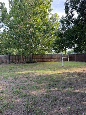 400 N 6th Street, Noble, OK 73068