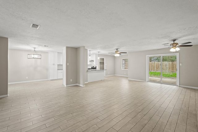 105 Navajo Street, Conroe, TX 77316