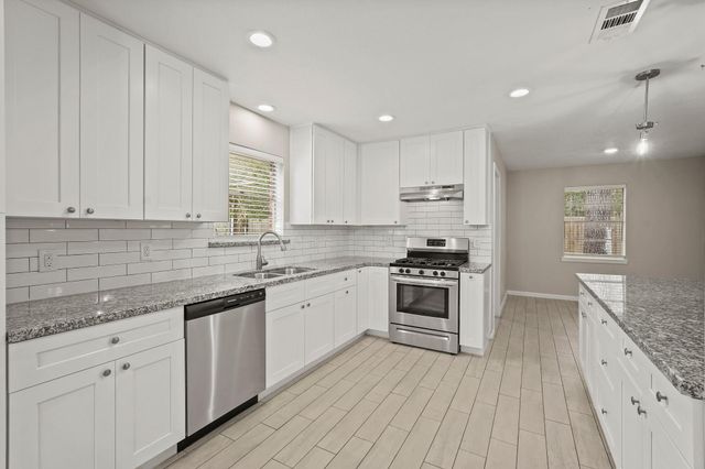105 Navajo Street, Conroe, TX 77316