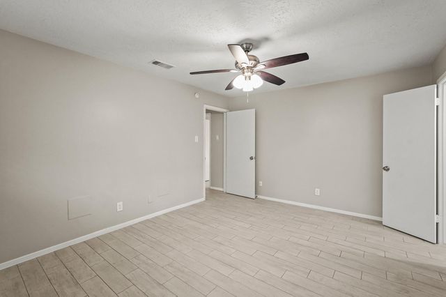 105 Navajo Street, Conroe, TX 77316