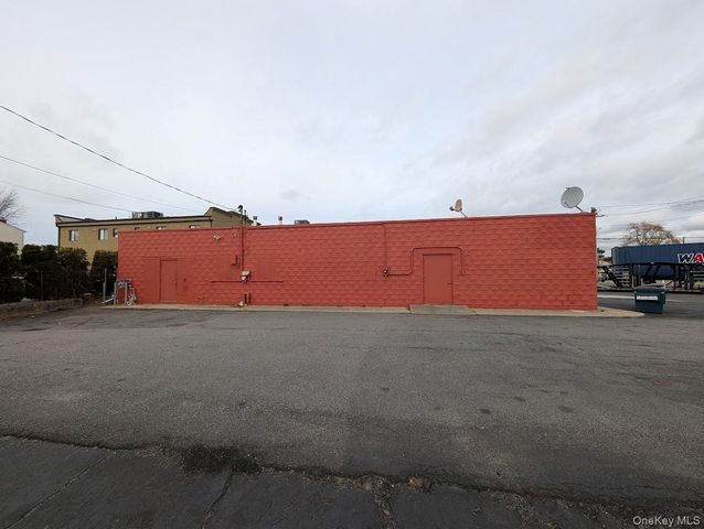 900 Route 109, Lindenhurst, NY 11757