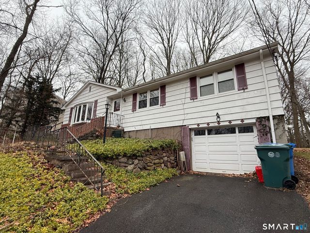 46 Forest Court North, Hamden, CT 06518