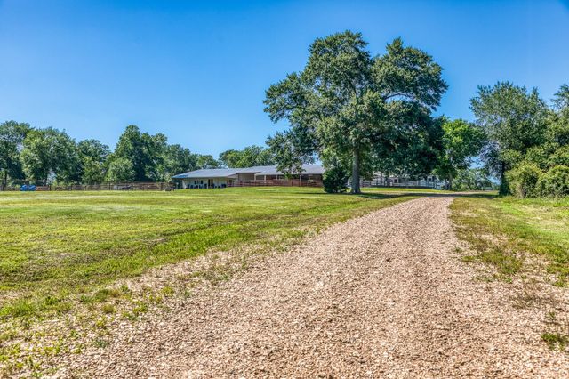 16597 Fm 912, Washington, TX 77880