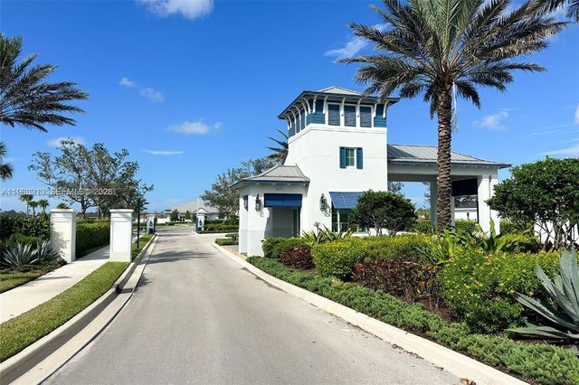797 SE Bloomfield Road, Port St. Lucie, Port St Lucie, FL 34984