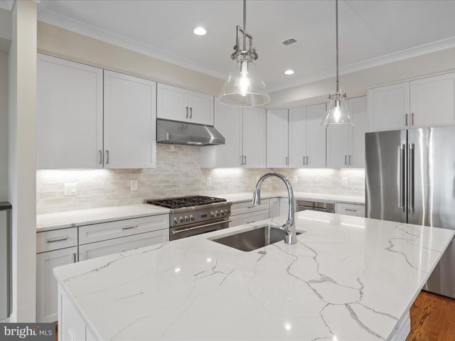 2129 N TROY ST, Arlington, VA 22201