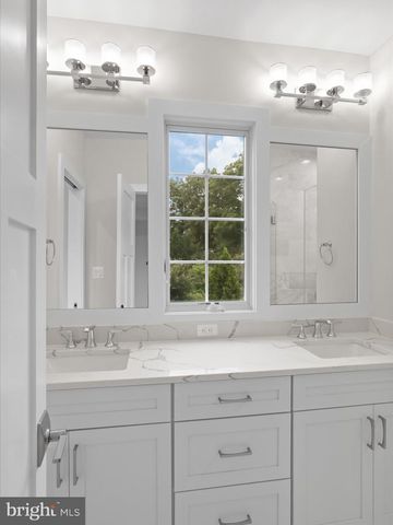 2129 N TROY ST, Arlington, VA 22201