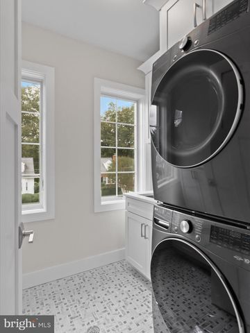 2129 N TROY ST, Arlington, VA 22201