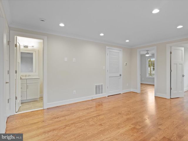 2129 N TROY ST, Arlington, VA 22201