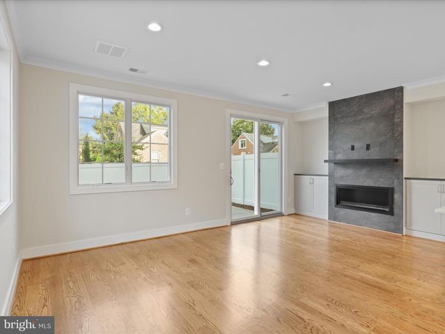 2129 N TROY ST, Arlington, VA 22201