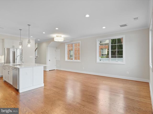 2129 N TROY ST, Arlington, VA 22201