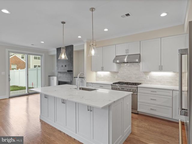 2129 N TROY ST, Arlington, VA 22201