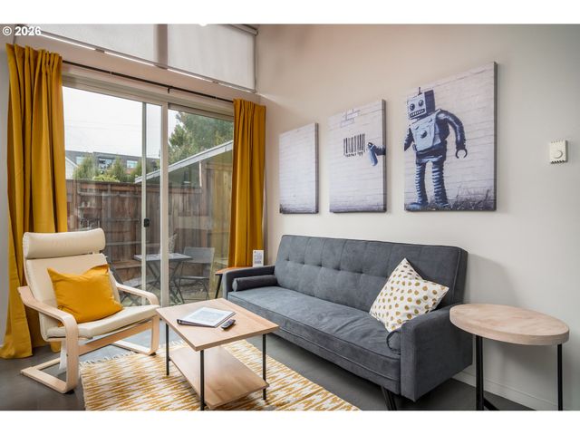 2319 Se BELMONT St, Portland, OR 97214