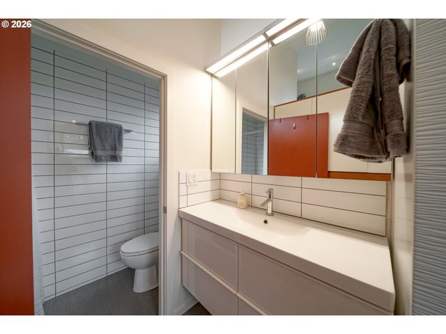2319 Se BELMONT St, Portland, OR 97214