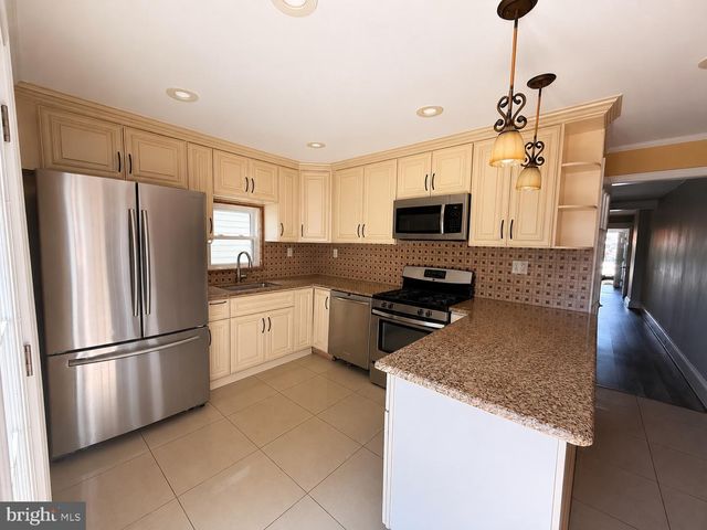 13 BISMARCK AVE, Trenton, NJ 08629