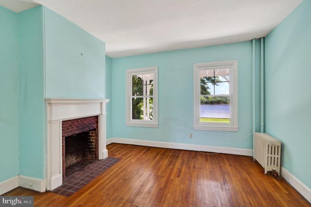 1 PINE GROVE ST, Bristol, PA 19007