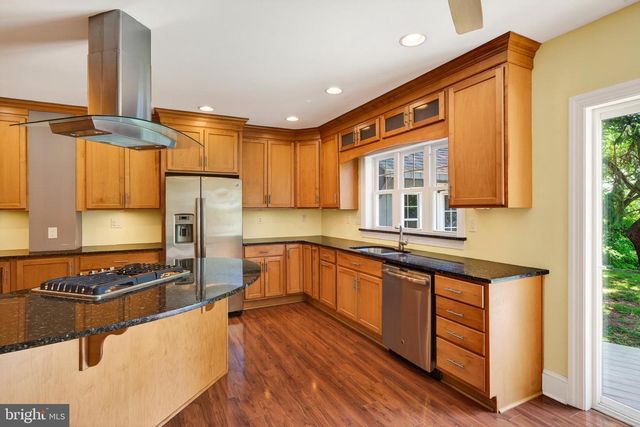 1 PINE GROVE ST, Bristol, PA 19007