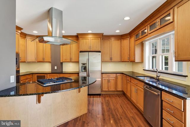 1 PINE GROVE ST, Bristol, PA 19007