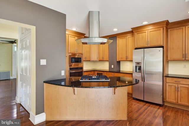 1 PINE GROVE ST, Bristol, PA 19007