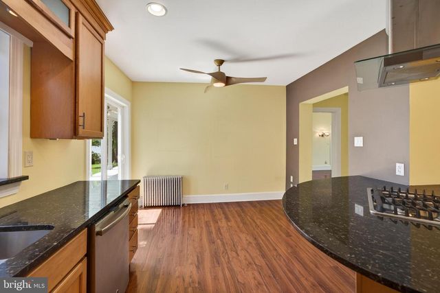 1 PINE GROVE ST, Bristol, PA 19007