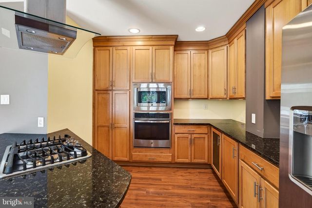 1 PINE GROVE ST, Bristol, PA 19007