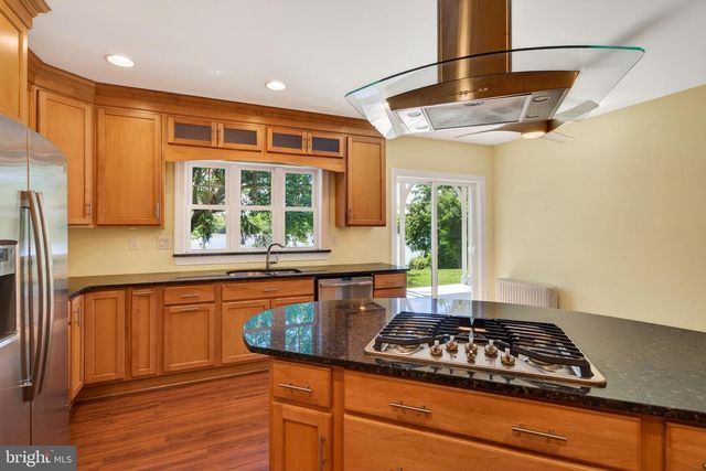 1 PINE GROVE ST, Bristol, PA 19007
