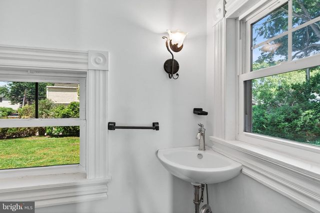 1 PINE GROVE ST, Bristol, PA 19007