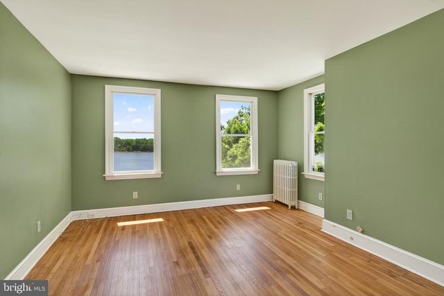 1 PINE GROVE ST, Bristol, PA 19007