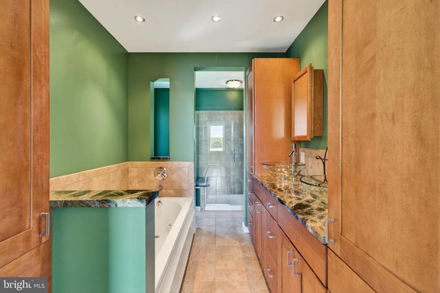 1 PINE GROVE ST, Bristol, PA 19007
