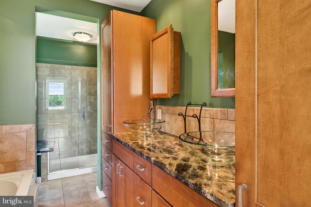 1 PINE GROVE ST, Bristol, PA 19007