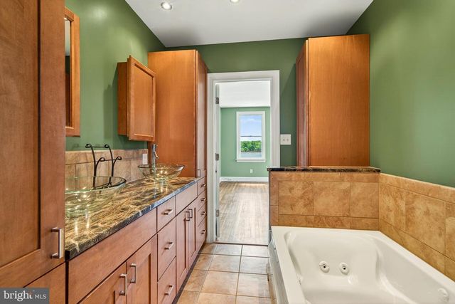 1 PINE GROVE ST, Bristol, PA 19007