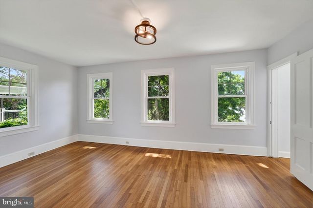 1 PINE GROVE ST, Bristol, PA 19007
