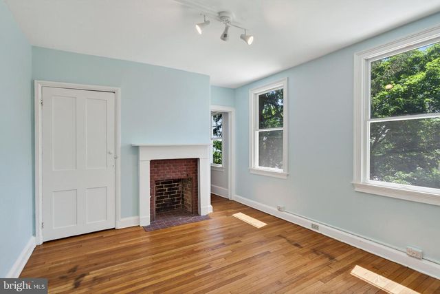 1 PINE GROVE ST, Bristol, PA 19007