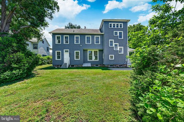 1 PINE GROVE ST, Bristol, PA 19007