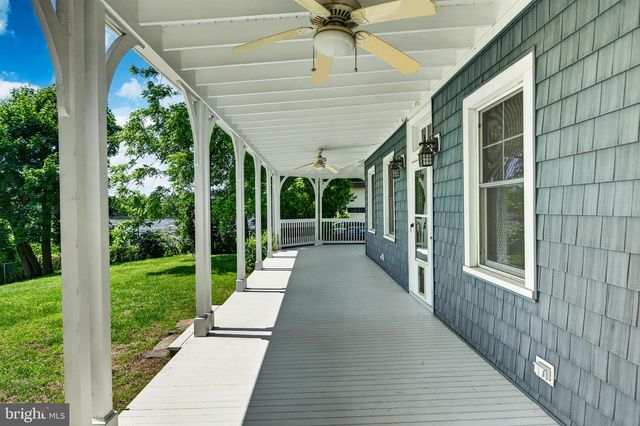 1 PINE GROVE ST, Bristol, PA 19007