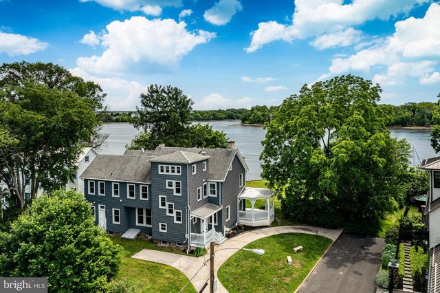 1 PINE GROVE ST, Bristol, PA 19007