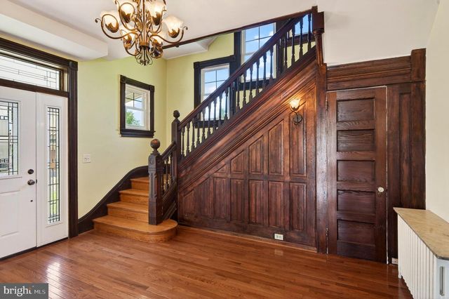1 PINE GROVE ST, Bristol, PA 19007